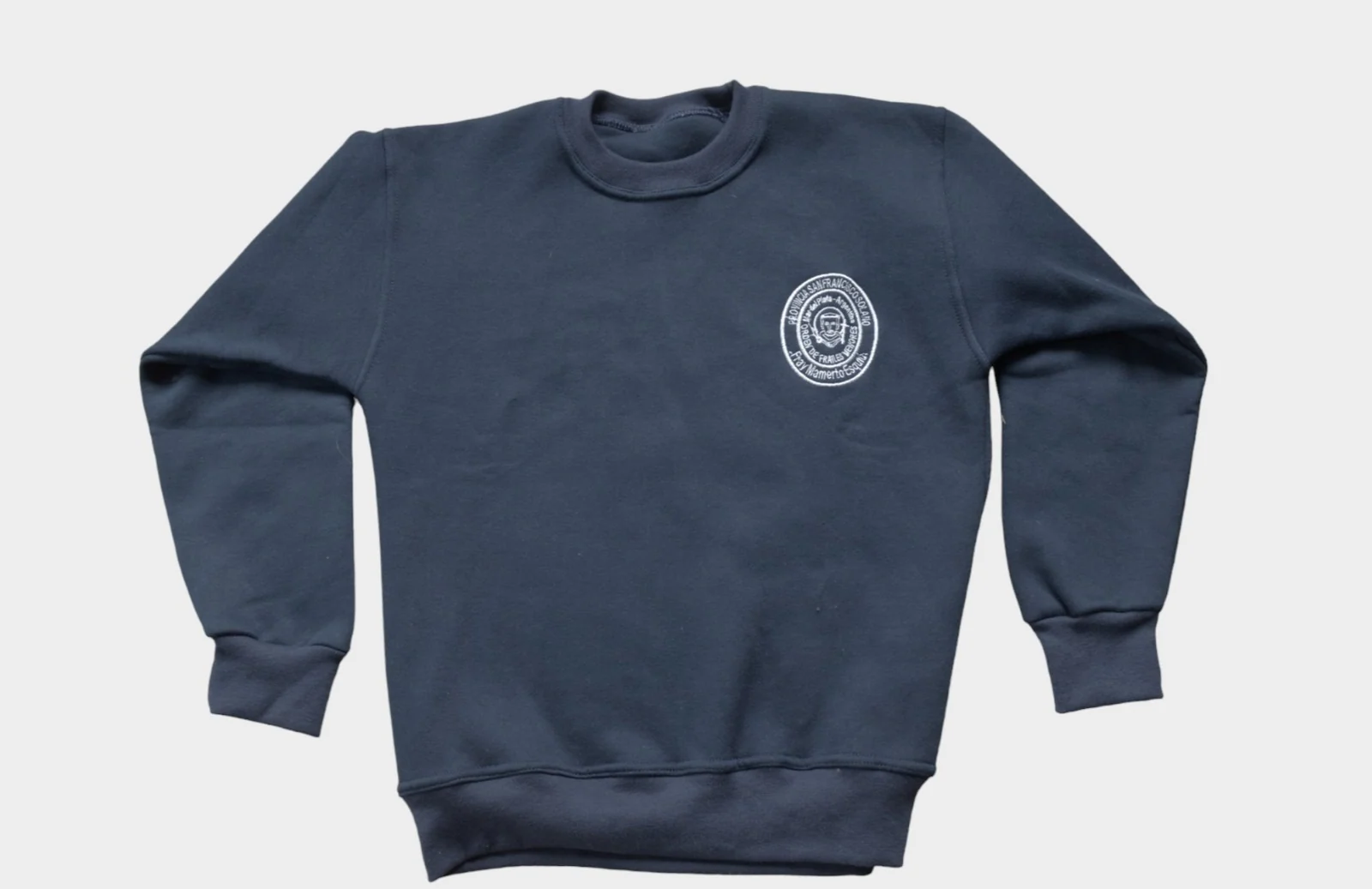 Buzo azul marino de Esquiú con emblema bordado