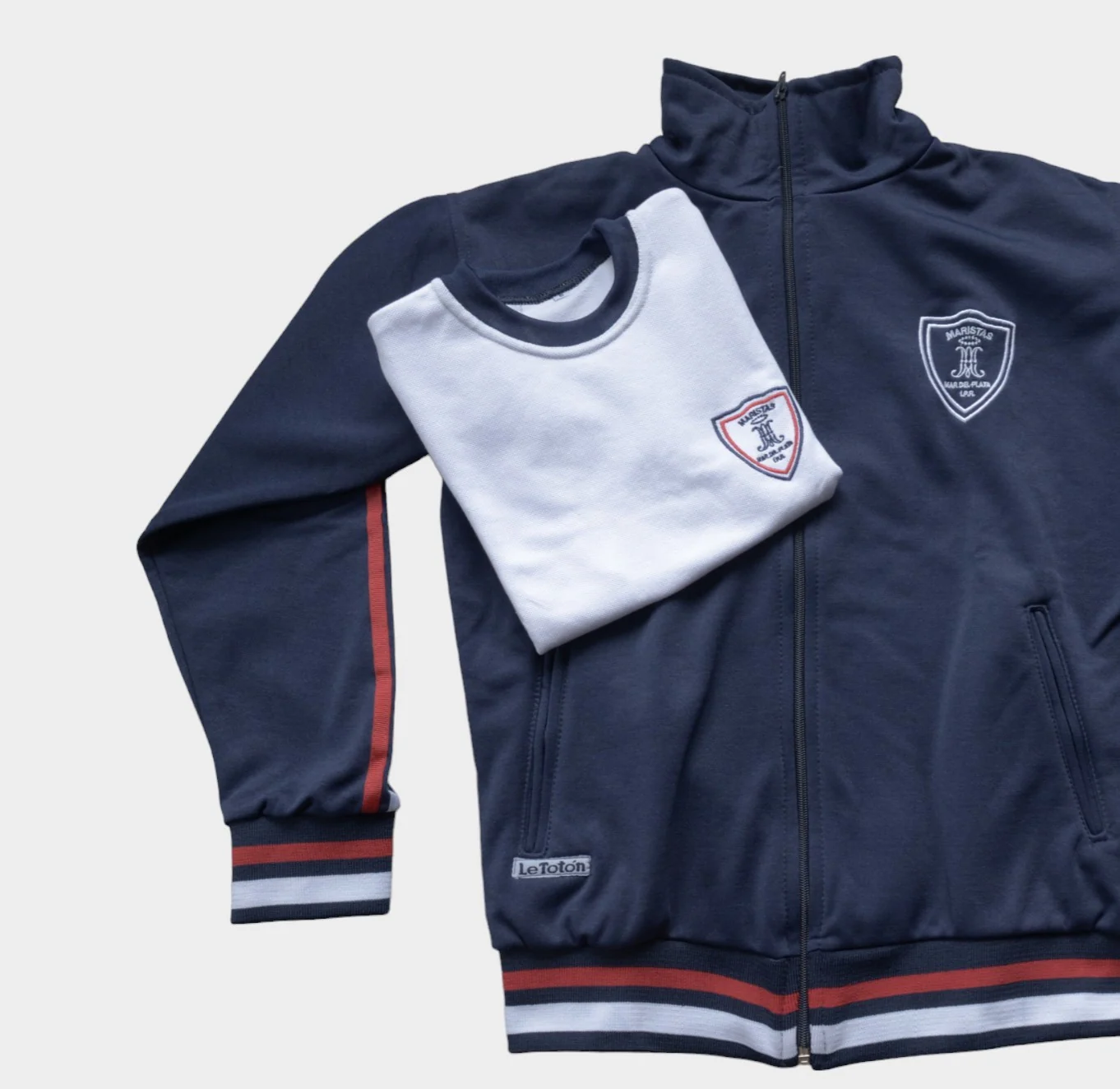 Campera deportiva azul marino de Peralta Ramos